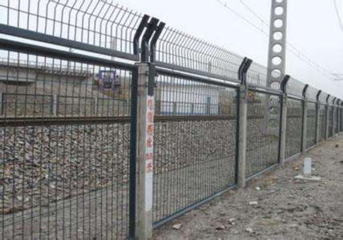 矩形管栅栏 专注高速铁路高架桥工程护栏网